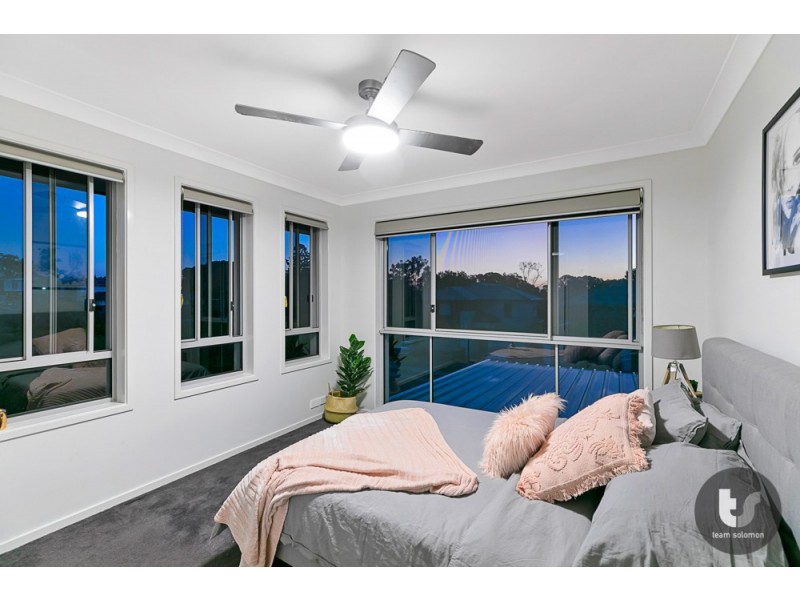 4 Paige Crescent, Wakerley QLD 4154