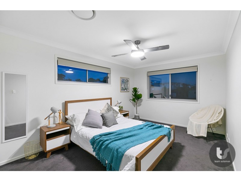 4 Paige Crescent, Wakerley QLD 4154