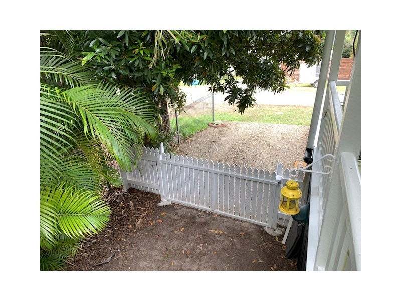 16 Carefree Street, Coochiemudlo Island QLD 4184