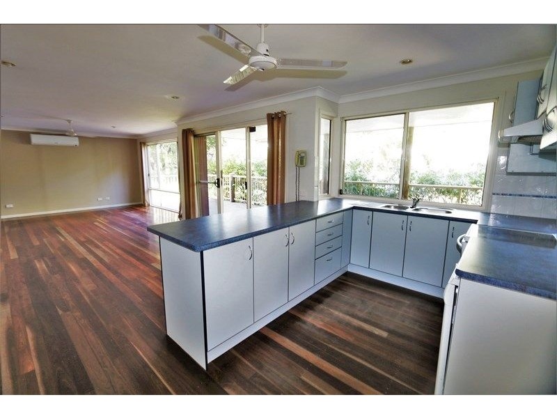 11 Marana Street, Coochiemudlo Island QLD 4184