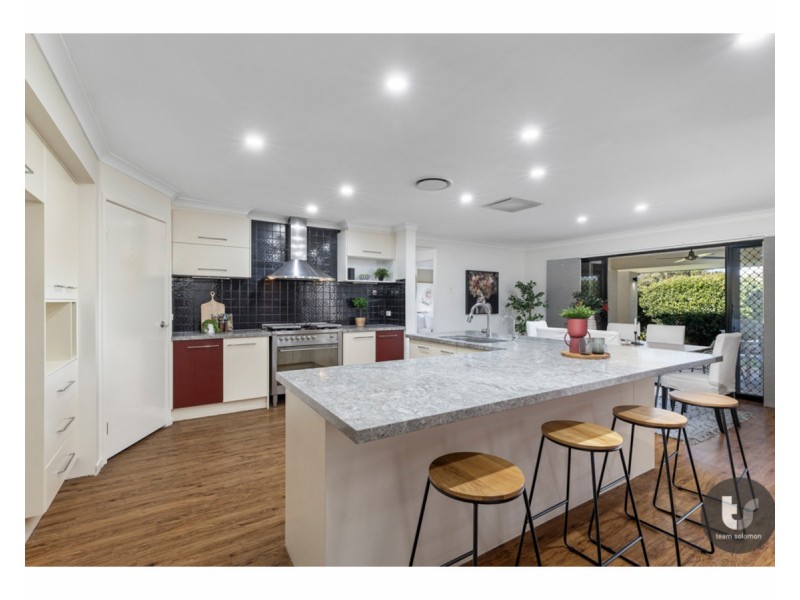 15 Caswell Crescent, Redland Bay QLD 4165