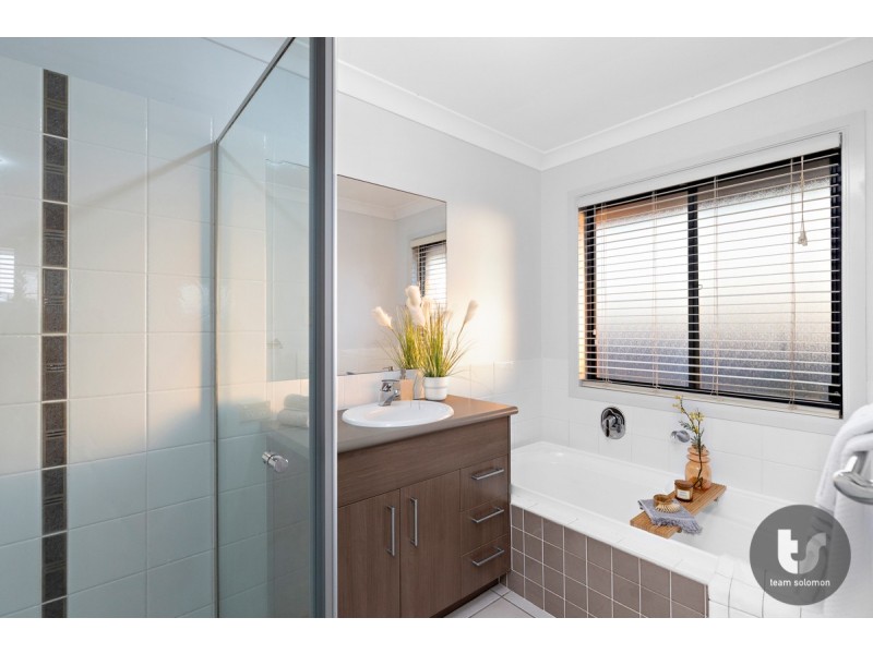 32 Bedarra Street, Redland Bay QLD 4165