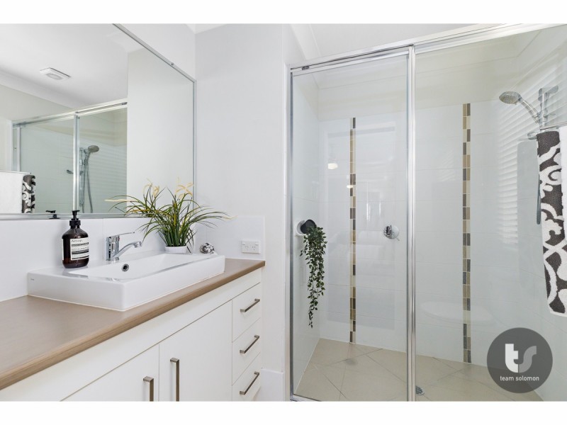 61 Ferry Road, Thorneside QLD 4158