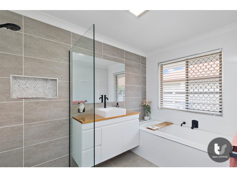 7 Karinya Court, Redland Bay QLD 4165