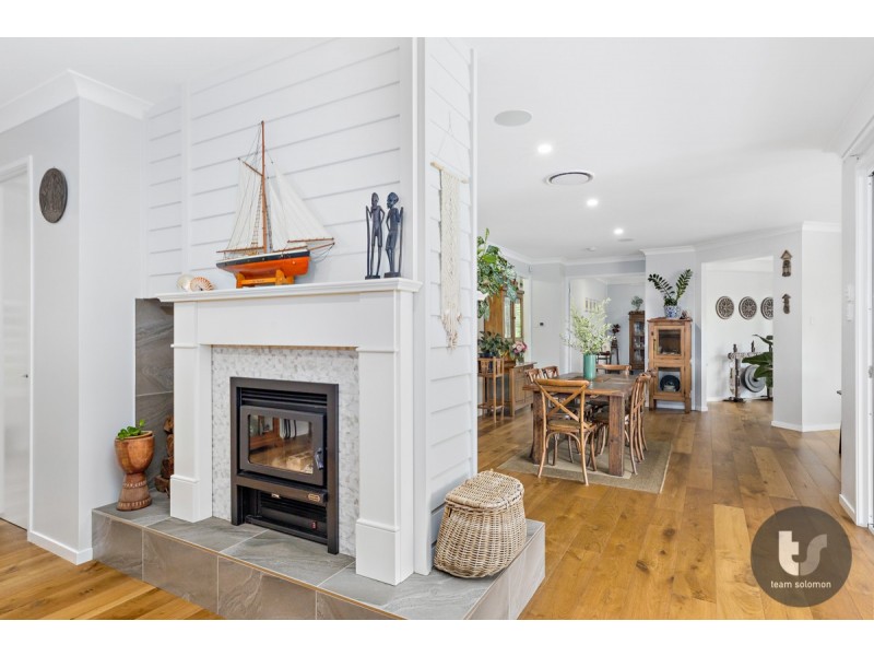 55 Bankswood Drive, Redland Bay QLD 4165