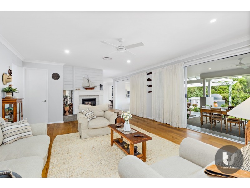 55 Bankswood Drive, Redland Bay QLD 4165