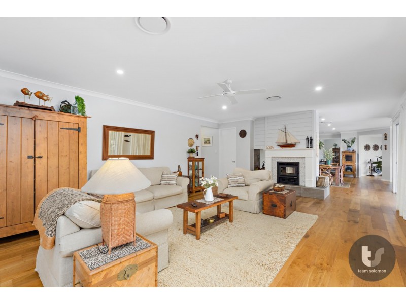 55 Bankswood Drive, Redland Bay QLD 4165