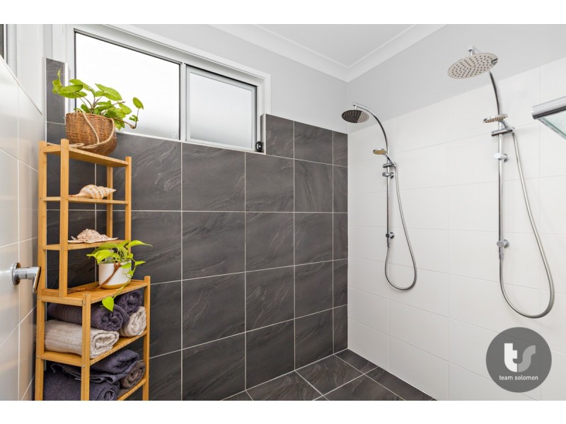 55 Bankswood Drive, Redland Bay QLD 4165