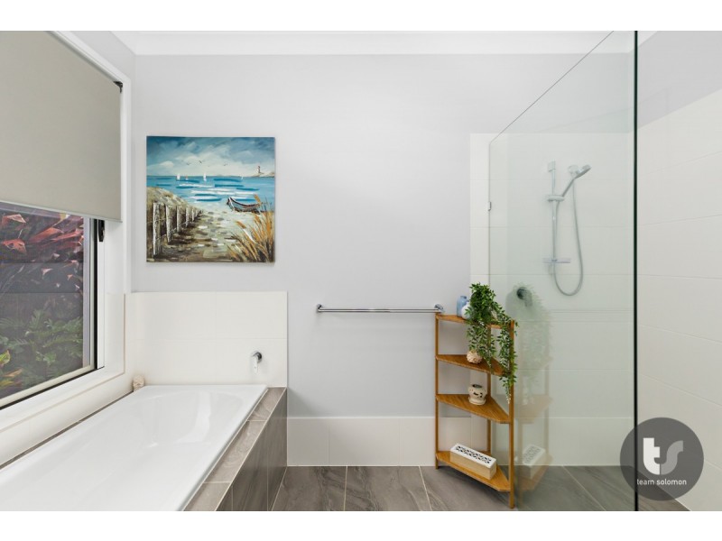 55 Bankswood Drive, Redland Bay QLD 4165