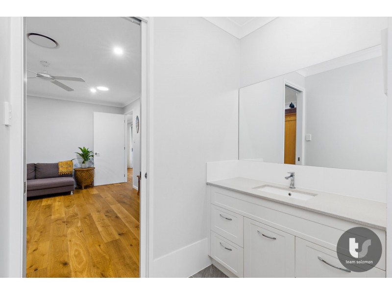 55 Bankswood Drive, Redland Bay QLD 4165