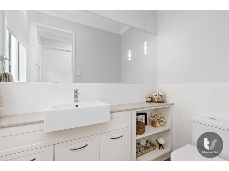 55 Bankswood Drive, Redland Bay QLD 4165