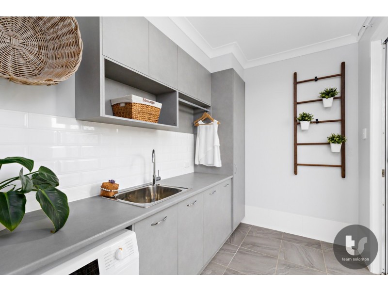 55 Bankswood Drive, Redland Bay QLD 4165