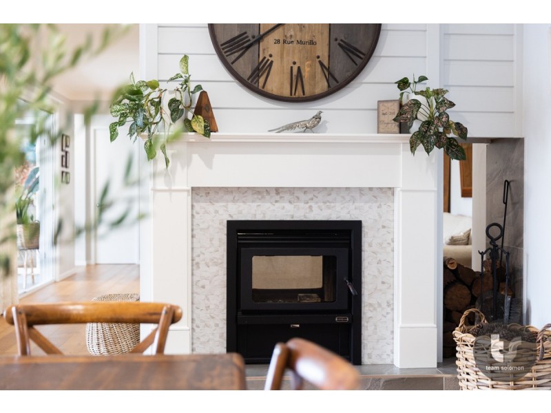 55 Bankswood Drive, Redland Bay QLD 4165