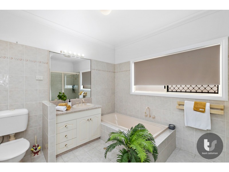 37 Crossley Drive, Wellington Point QLD 4160