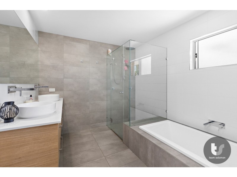 22 Rossinton Street, Birkdale QLD 4159