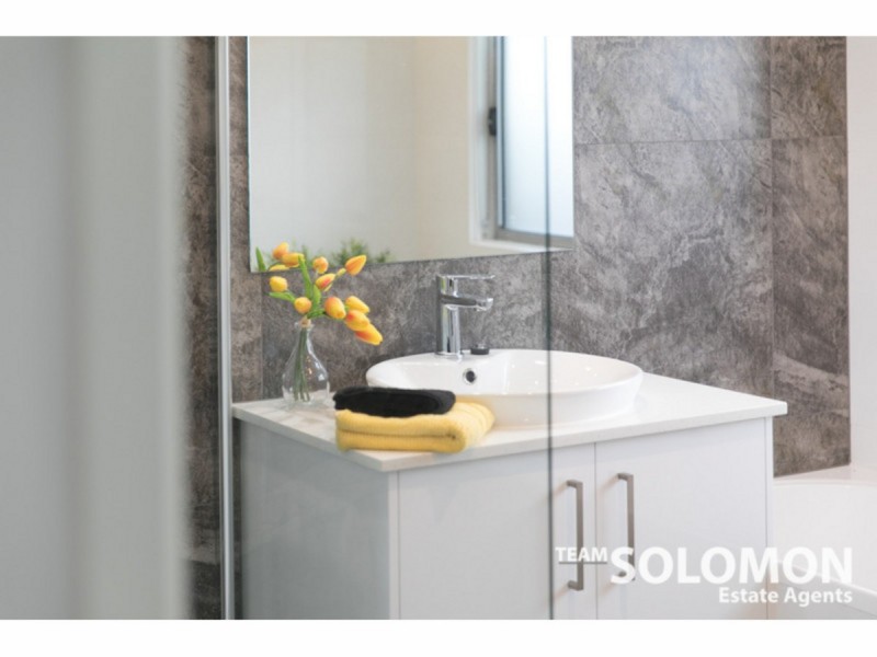 25 Sandpiper Street, Wellington Point QLD 4160