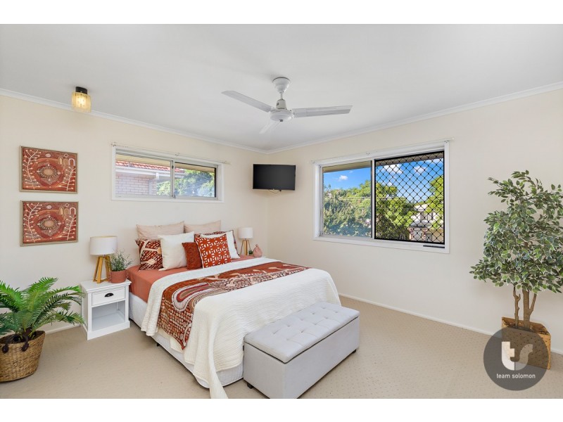 14 Glenjustins Street, Wynnum West QLD 4178