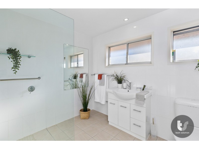 14 Glenjustins Street, Wynnum West QLD 4178