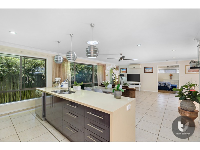 14 Glenjustins Street, Wynnum West QLD 4178