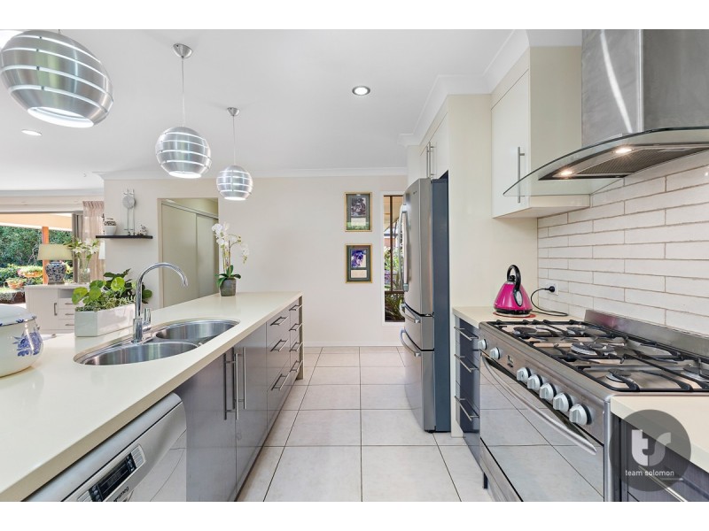 14 Glenjustins Street, Wynnum West QLD 4178