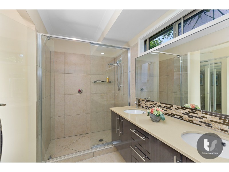 14 Glenjustins Street, Wynnum West QLD 4178