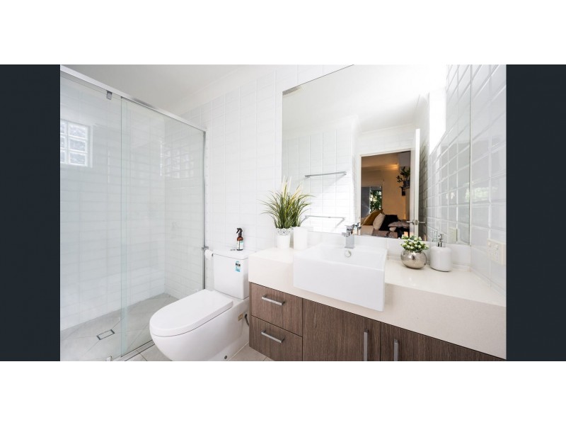 2/11 Wambool Street, Bulimba QLD 4171