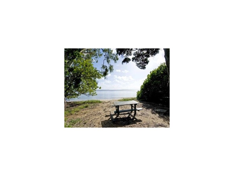 18 Carefree Street, Coochiemudlo Island QLD 4184