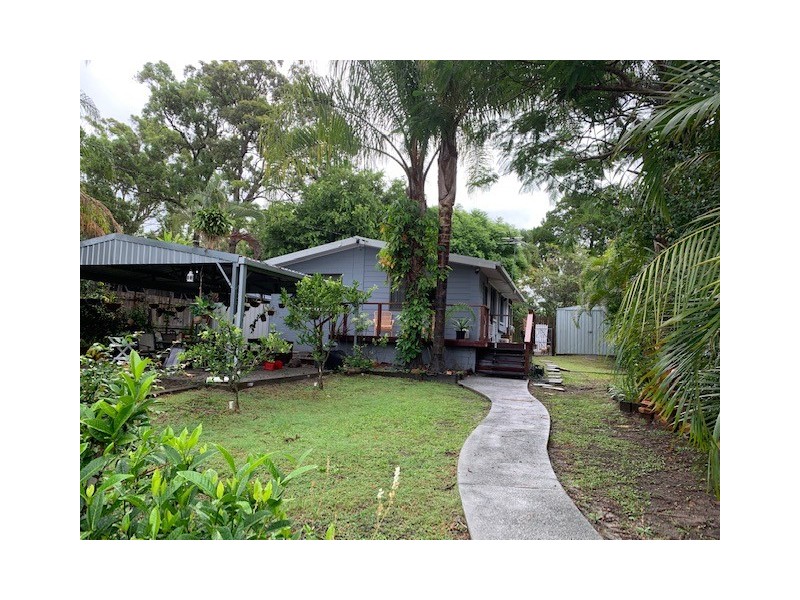 9 Pullen Street, Coochiemudlo Island QLD 4184
