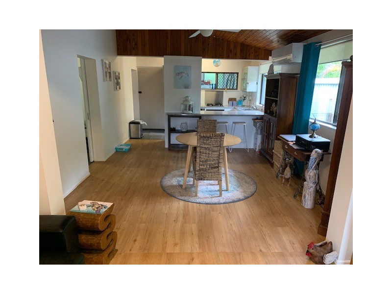 9 Pullen Street, Coochiemudlo Island QLD 4184