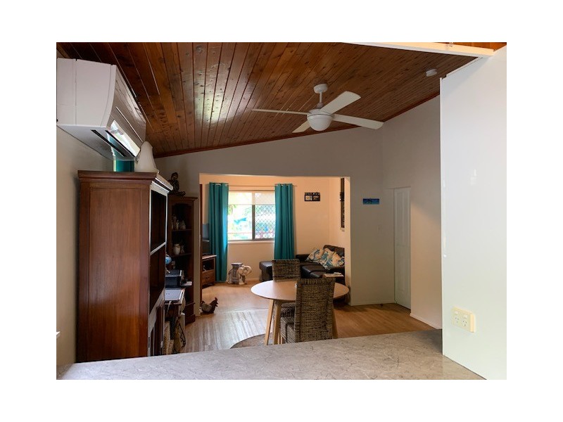 9 Pullen Street, Coochiemudlo Island QLD 4184