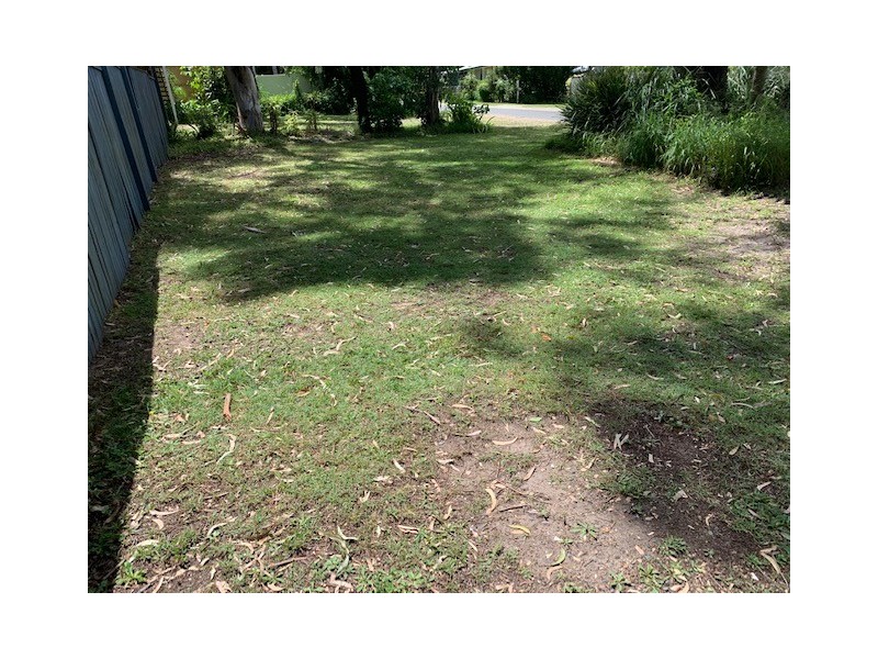 8 Merindah Street, Coochiemudlo Island QLD 4184