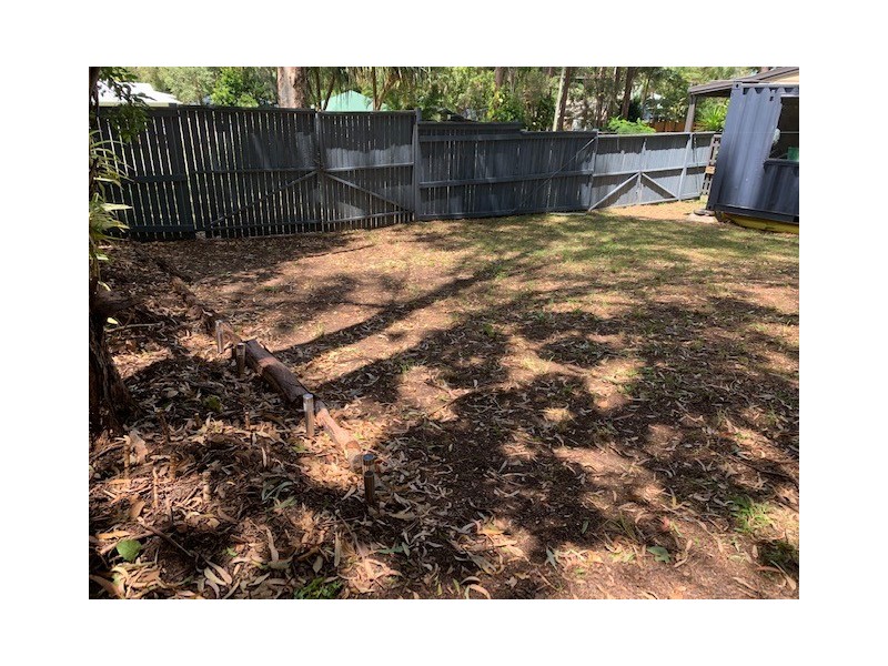 8 Merindah Street, Coochiemudlo Island QLD 4184