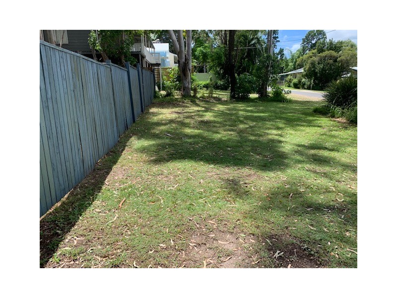 8 Merindah Street, Coochiemudlo Island QLD 4184