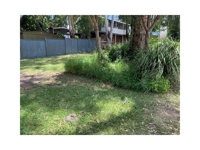 8 Merindah Street, Coochiemudlo Island QLD 4184