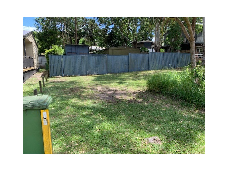 8 Merindah Street, Coochiemudlo Island QLD 4184