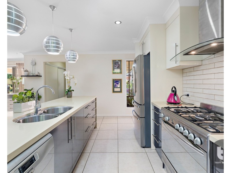 14 Glenjustins Street, Wynnum West QLD 4178
