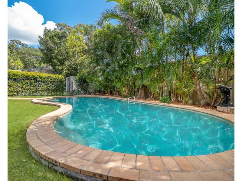 6 Watsonia Street, Redland Bay QLD 4165