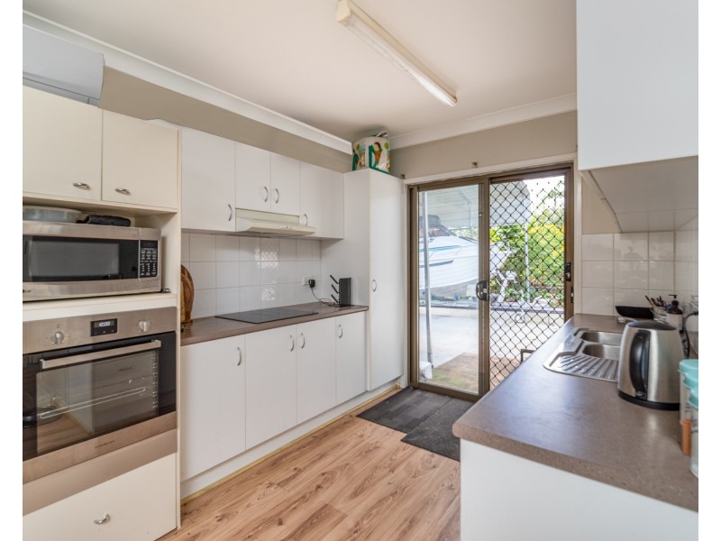 6 Watsonia Street, Redland Bay QLD 4165