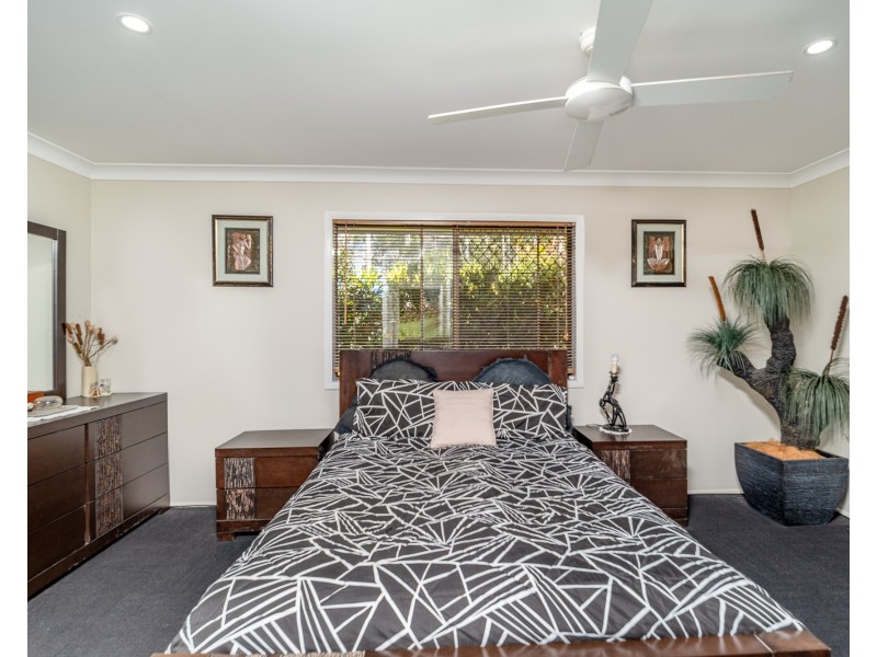 6 Watsonia Street, Redland Bay QLD 4165