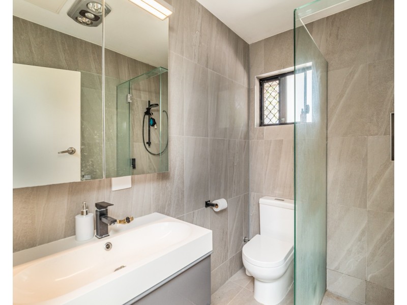 6 Watsonia Street, Redland Bay QLD 4165