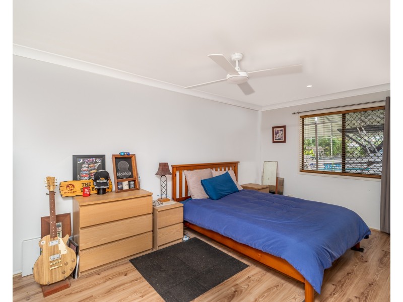 6 Watsonia Street, Redland Bay QLD 4165