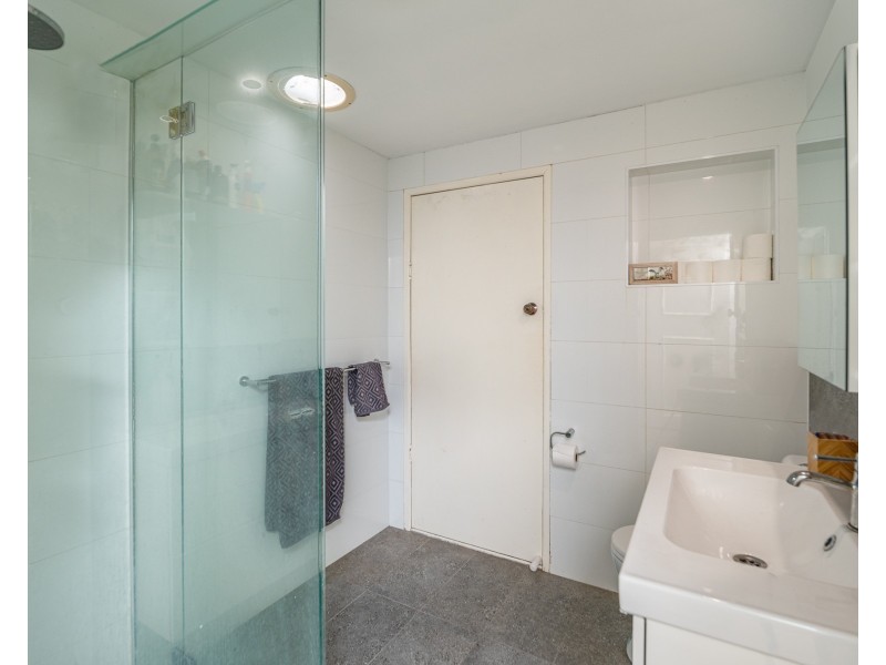 6 Watsonia Street, Redland Bay QLD 4165