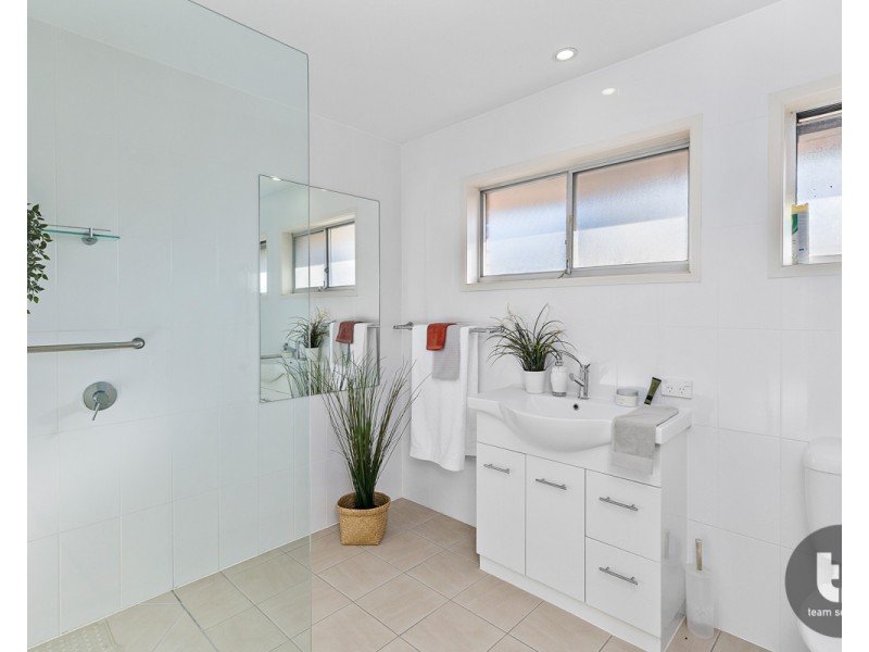 14 Glenjustins Street, Wynnum West QLD 4178