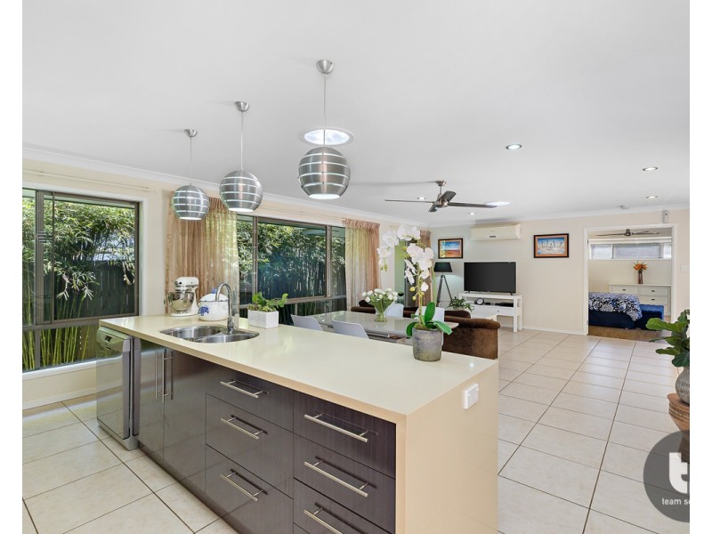 14 Glenjustins Street, Wynnum West QLD 4178