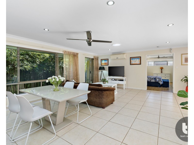 14 Glenjustins Street, Wynnum West QLD 4178