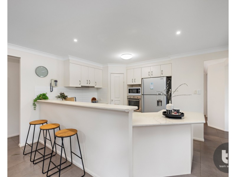 11 Dory Close, Redland Bay QLD 4165