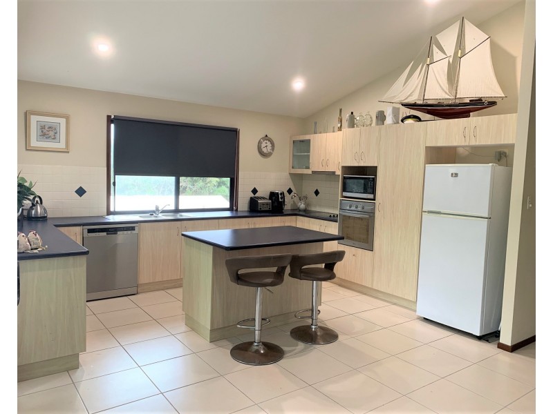 24 James Street, Coochiemudlo Island QLD 4184