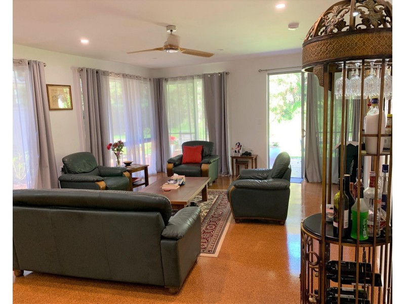 3 Innes Street, Coochiemudlo Island QLD 4184