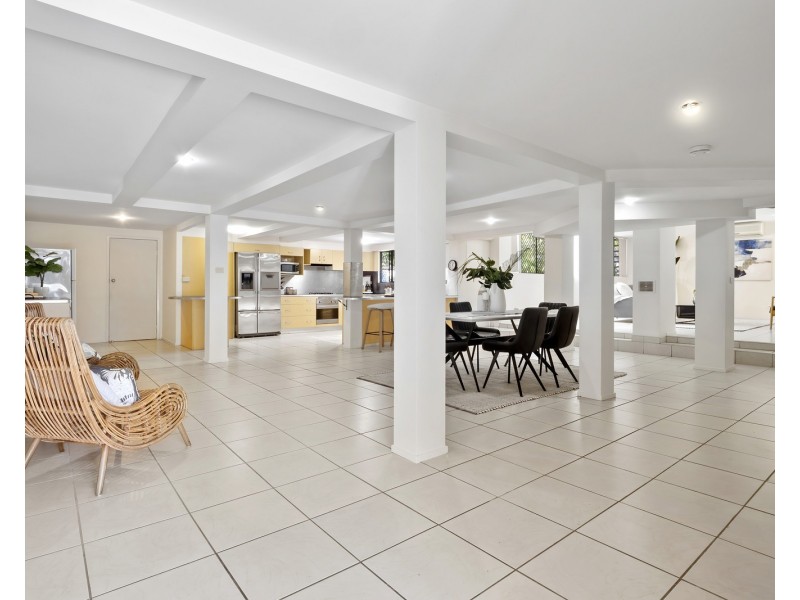 28 Law Street, Cairns North QLD 4870