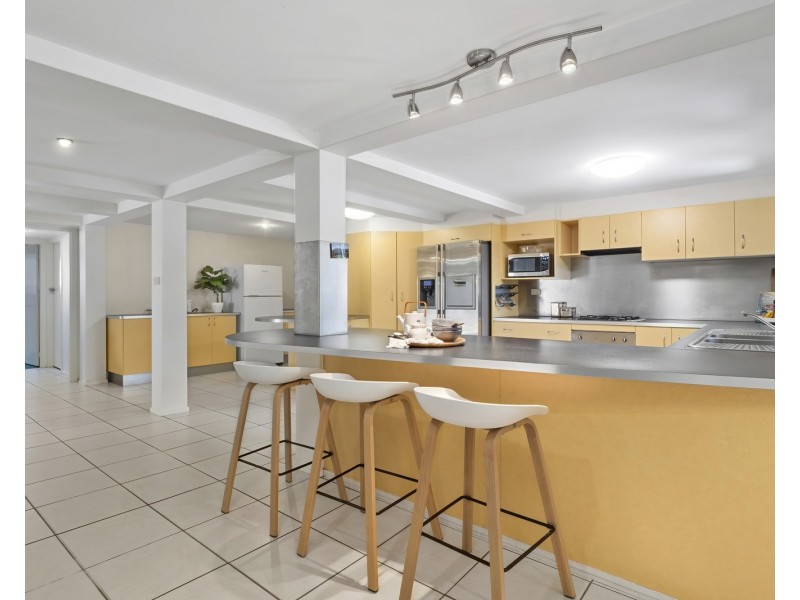 28 Law Street, Cairns North QLD 4870